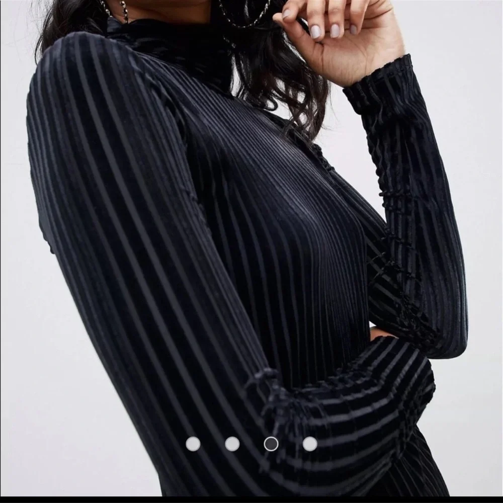 ASOS Design burnout velvet midi dress with hanky hem - Picture 6 of 8